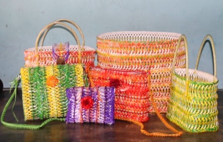 kerajinan gelas plastik bekas