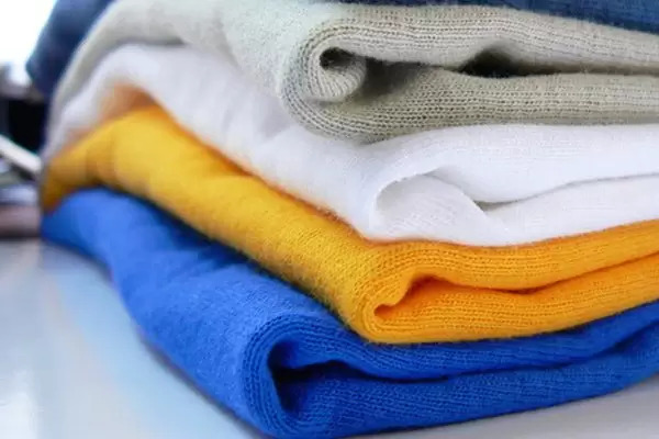 Cara Memilih Bahan Kaos Dingin yang Nyaman Dipakai