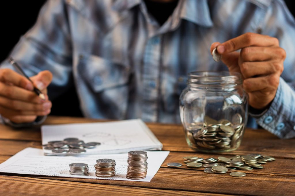 Persiapan finansial sebelum pensiun dengan mengevaluasi aset dan investasi